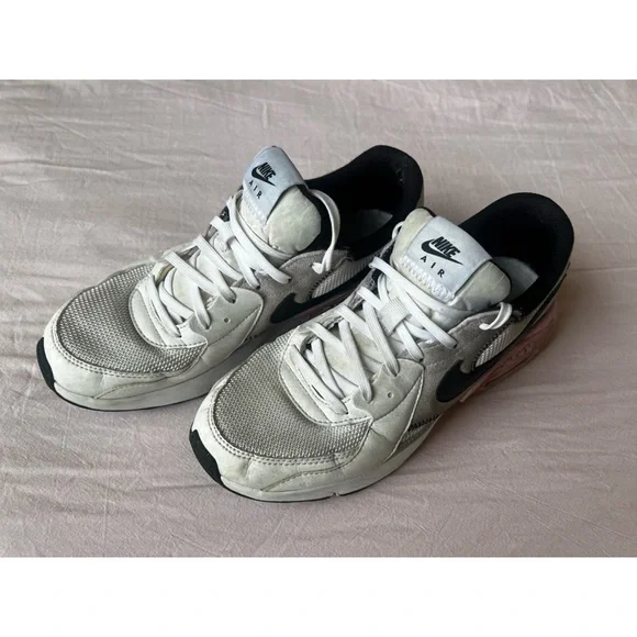 Nike Women’s Air Max Excee Sneaker - Picture 3 of 7